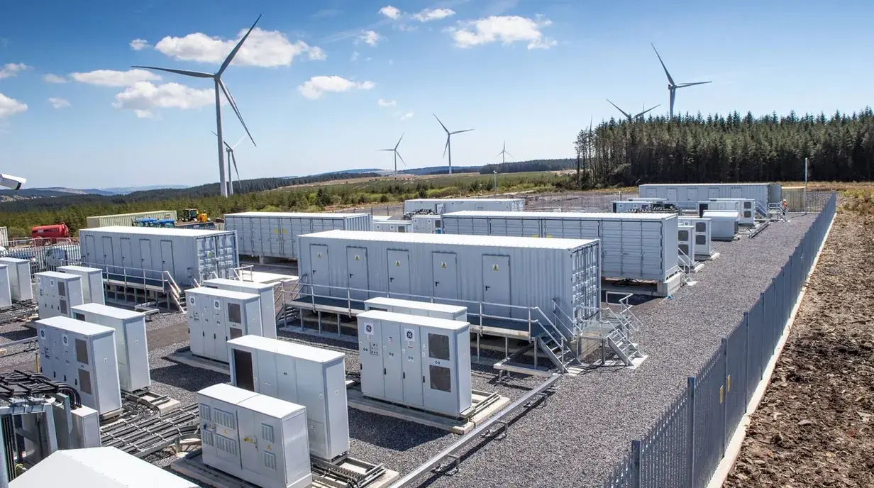 Großformatige Stromspeicheranlage für Direktinvest in erneuerbare Energien bei Aurivolt